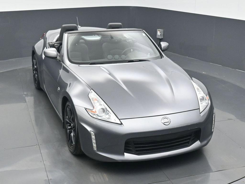 Used 2016 Nissan 370Z Roadster image 3