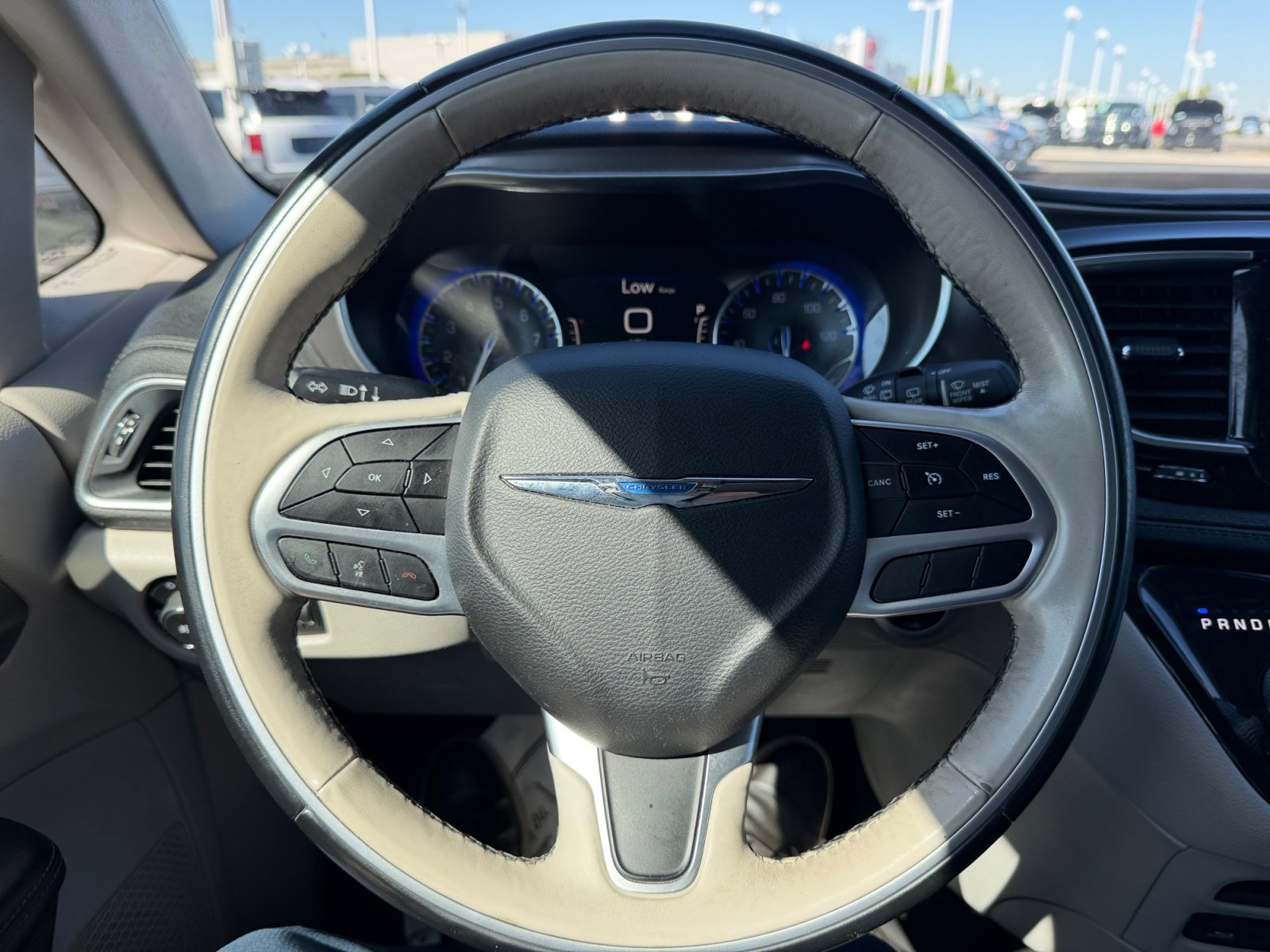 Used 2018 Chrysler Pacifica Limited FWD image 9