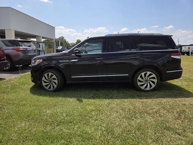 Used 2023 Lincoln Navigator Reserve AWD/4WD image 4