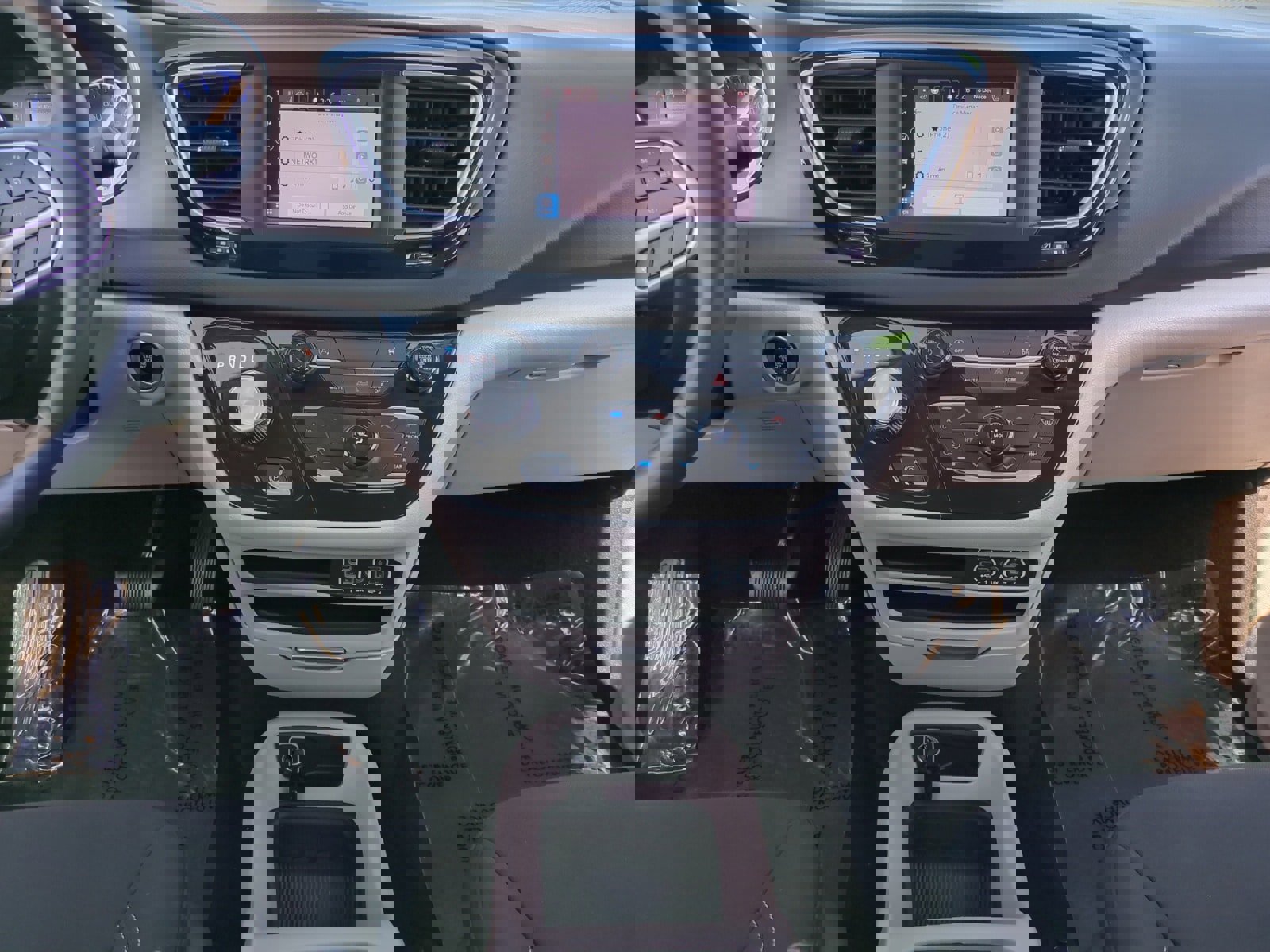 Used 2024 Chrysler Voyager LX image 11