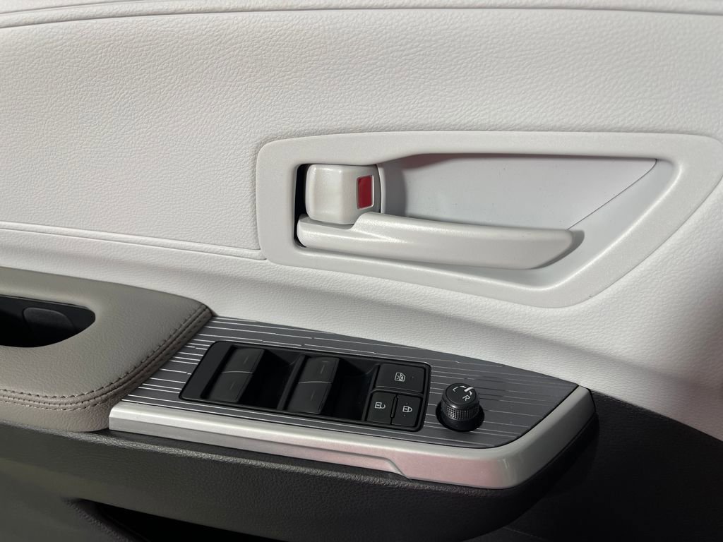 New 2026 Toyota Sienna LE image 16