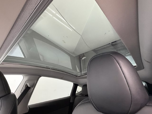 Used 2023 Tesla Model Y Long Range AWD/4WD image 21
