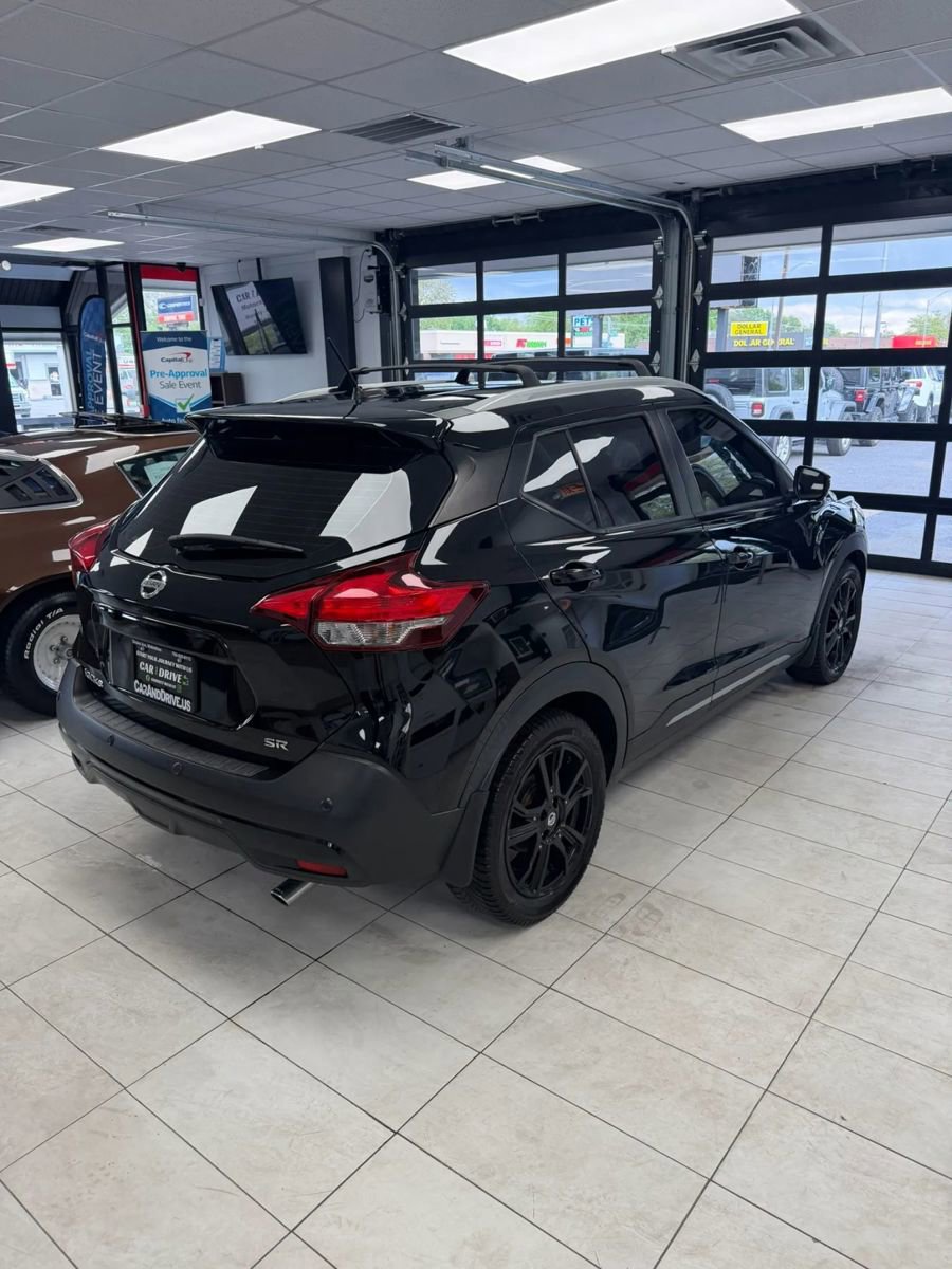 Used 2020 Nissan Kicks SR w/ SR Premium Package FWD image 4
