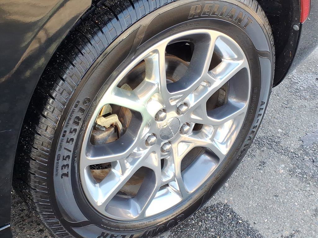 Used 2016 Dodge Charger SXT image 12