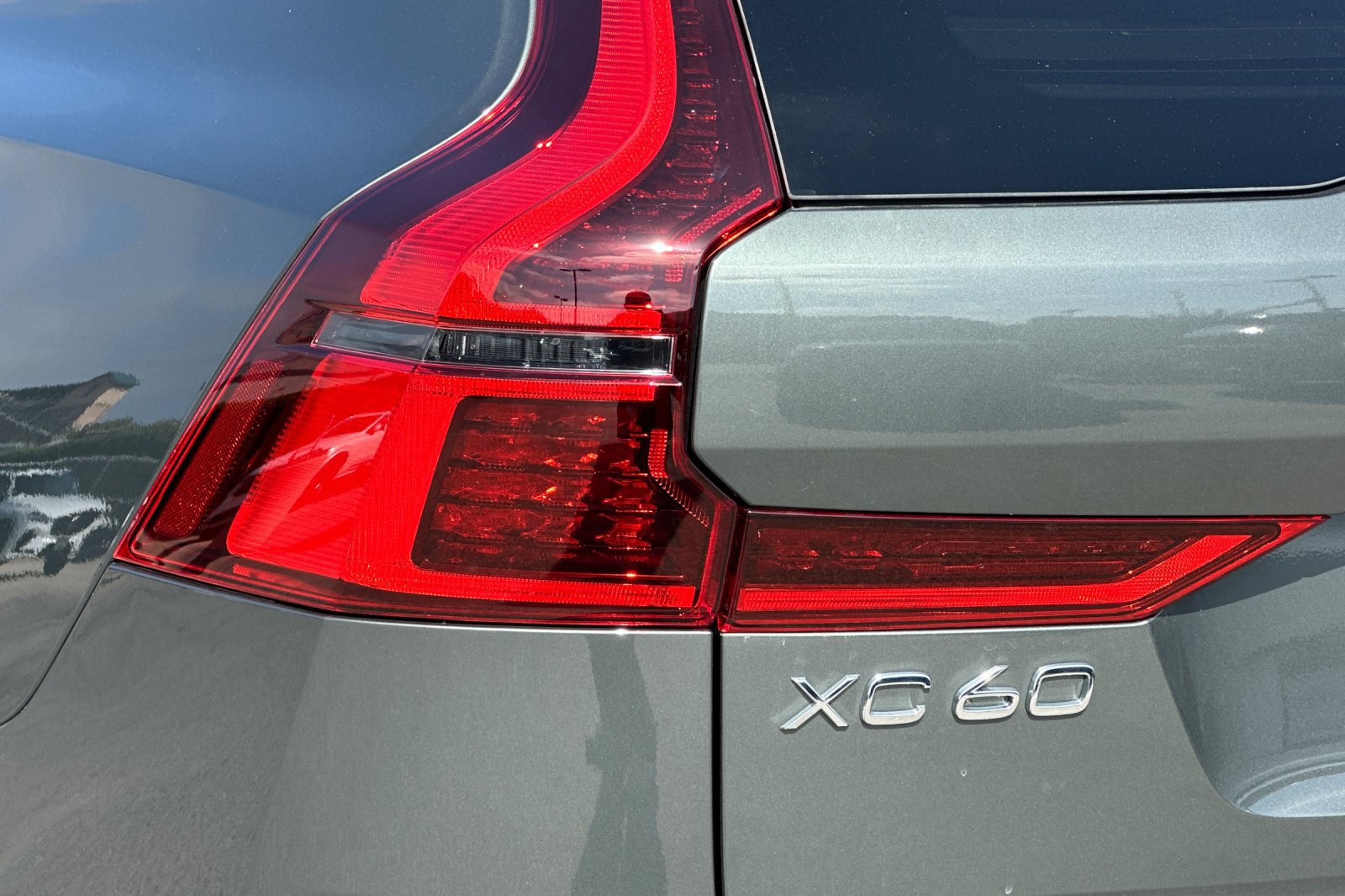 New 2026 Volvo XC60 T8 Plus w/ Climate Package PRO AWD/4WD image 27