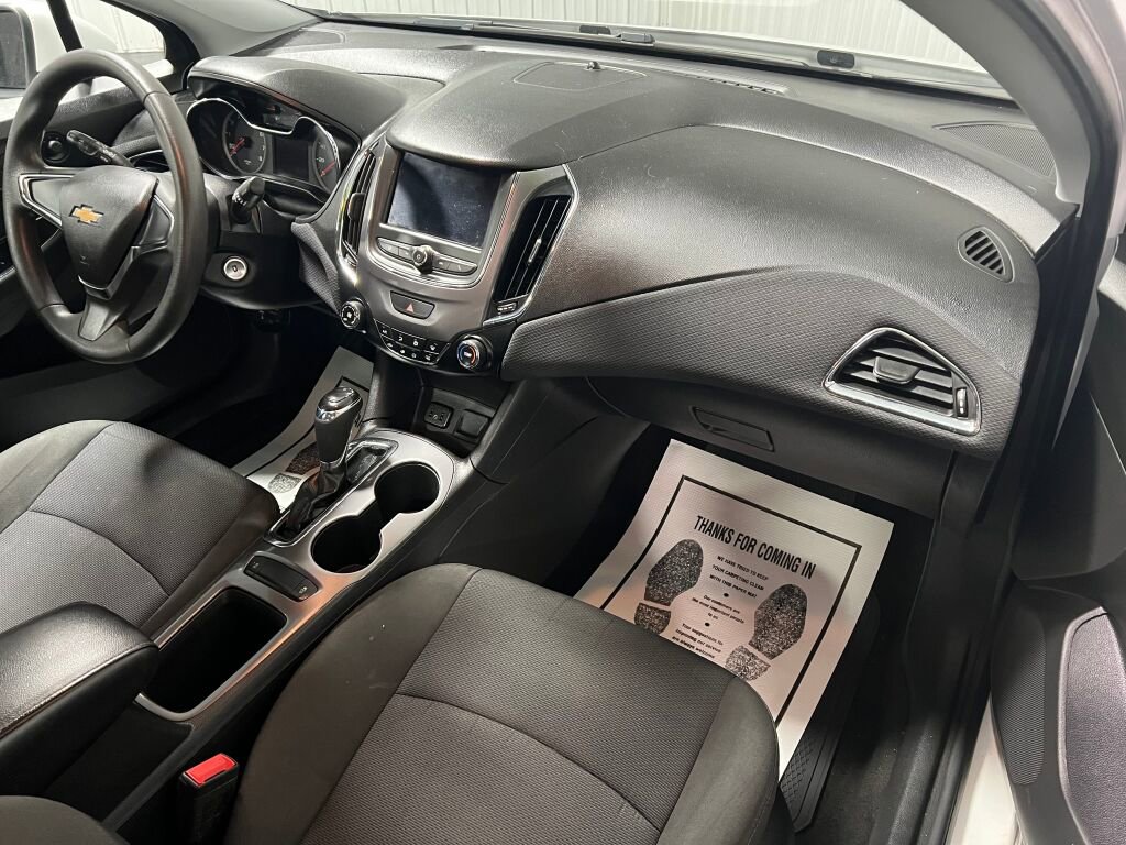 Used 2019 Chevrolet Cruze LS image 3
