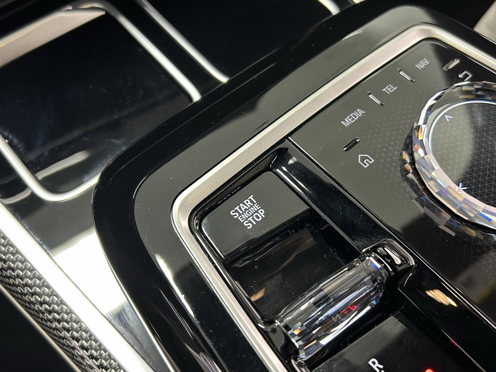 Used 2025 BMW 760i xDrive w/ Premium Package image 21