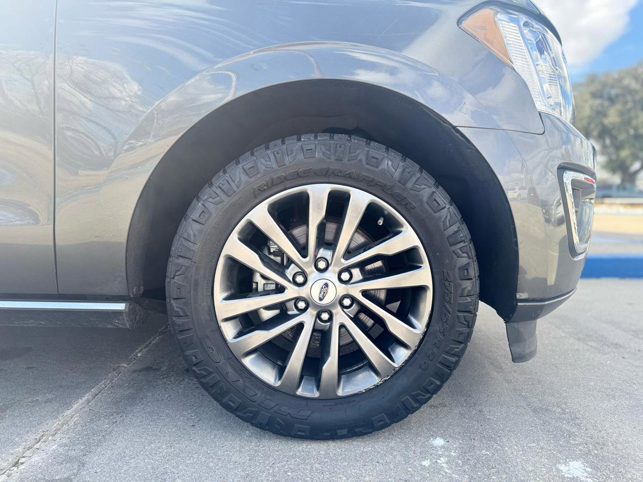 Used 2020 Ford Expedition Limited image 23