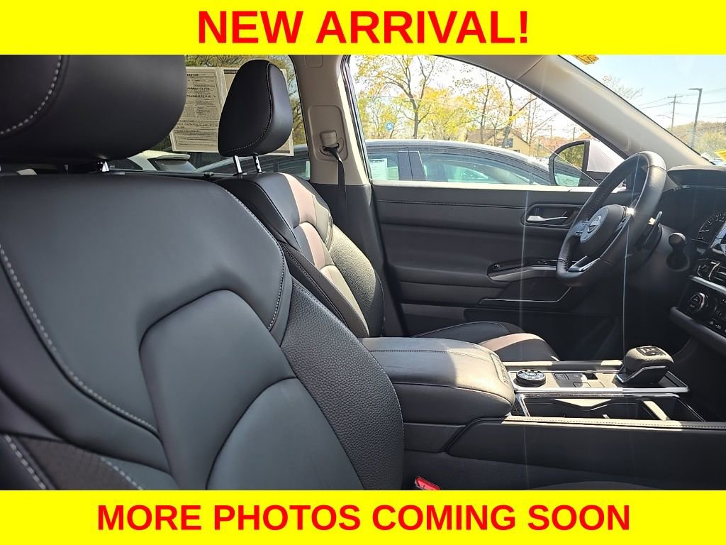 Used 2025 Nissan Pathfinder SL AWD/4WD image 7