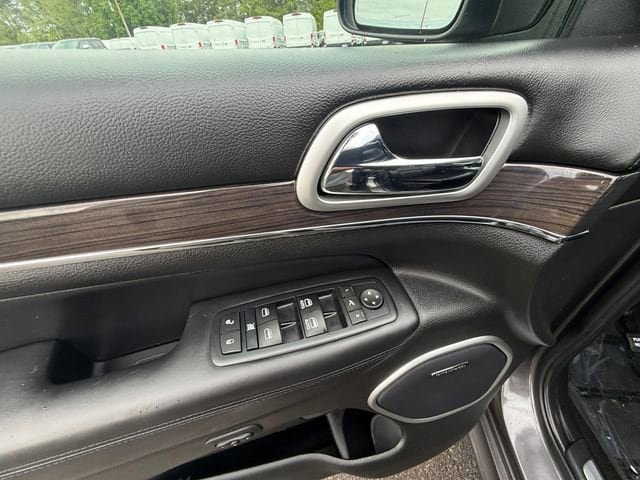 Used 2016 Jeep Grand Cherokee High Altitude AWD/4WD image 11
