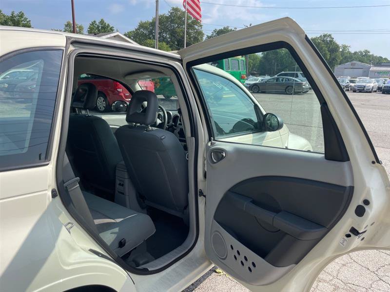 Used 2008 Chrysler PT Cruiser FWD image 10