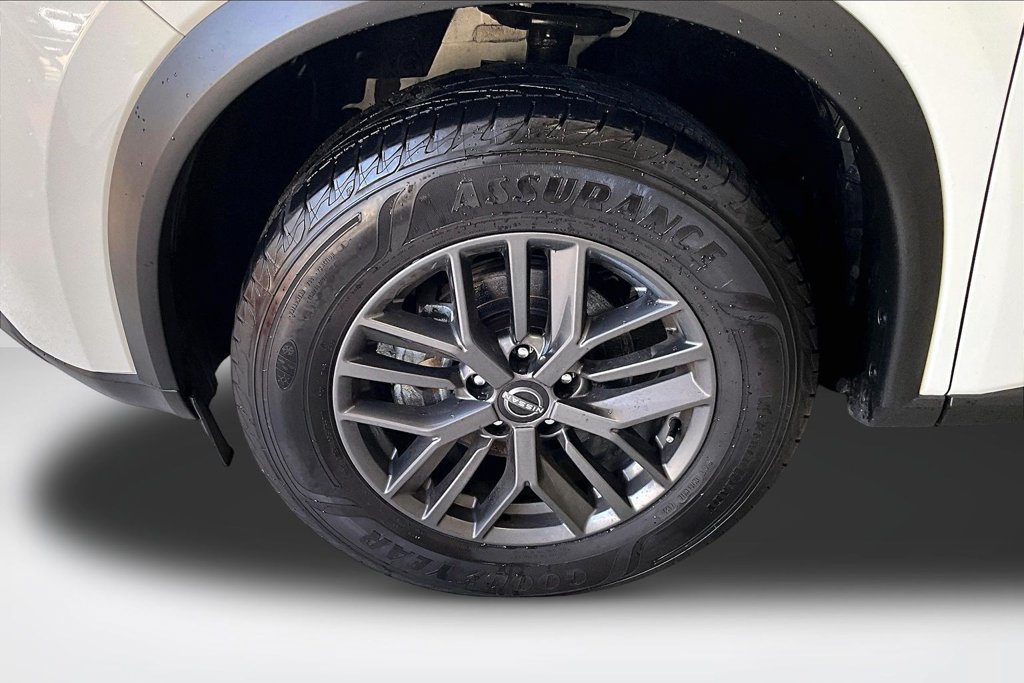 Used 2023 Nissan Rogue S FWD image 32