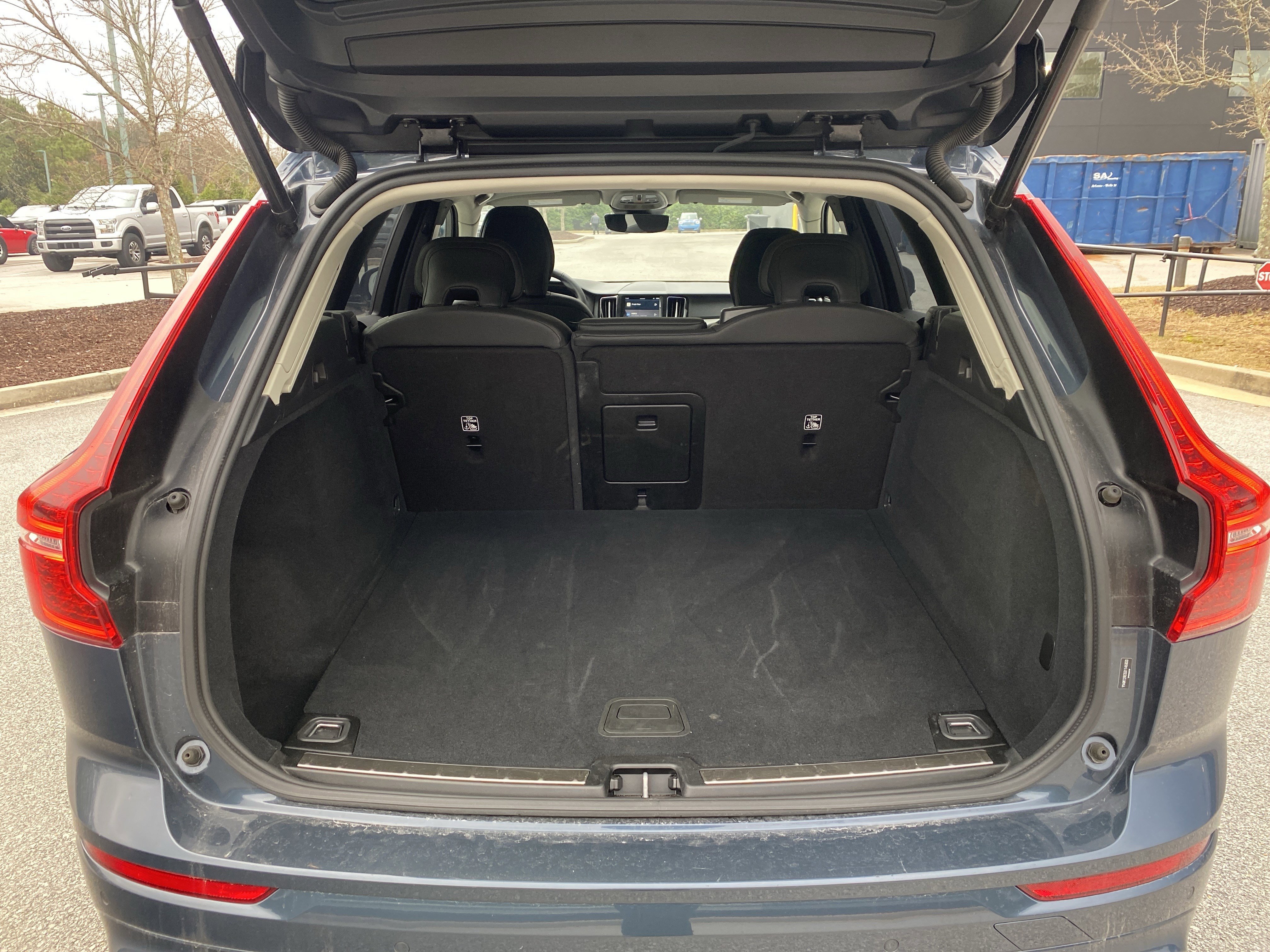 Used 2025 Volvo XC60 B5 Plus image 35