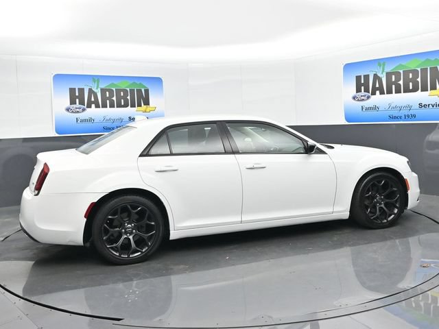 Used 2019 Chrysler 300 Touring w/ Sport Appearance Package RWD image 6