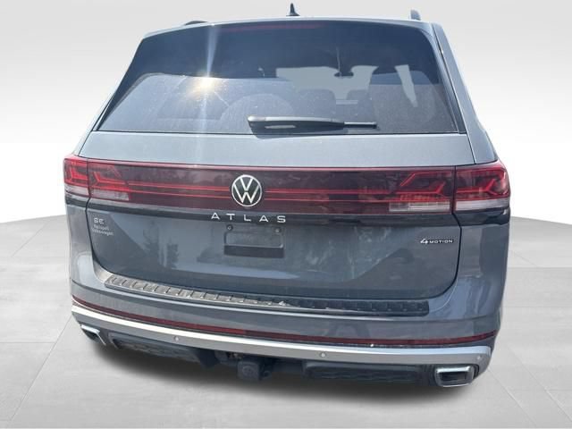 Used 2025 Volkswagen Atlas Peak Edition SE AWD/4WD image 27