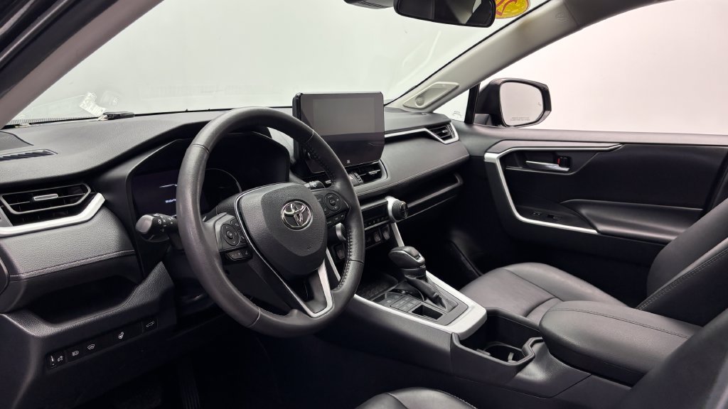 Used 2023 Toyota RAV4 XLE Premium AWD/4WD image 14