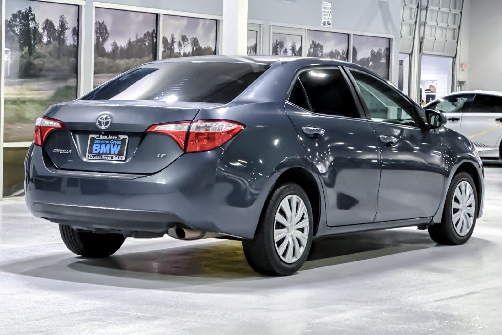 Used 2015 Toyota Corolla LE FWD image 9