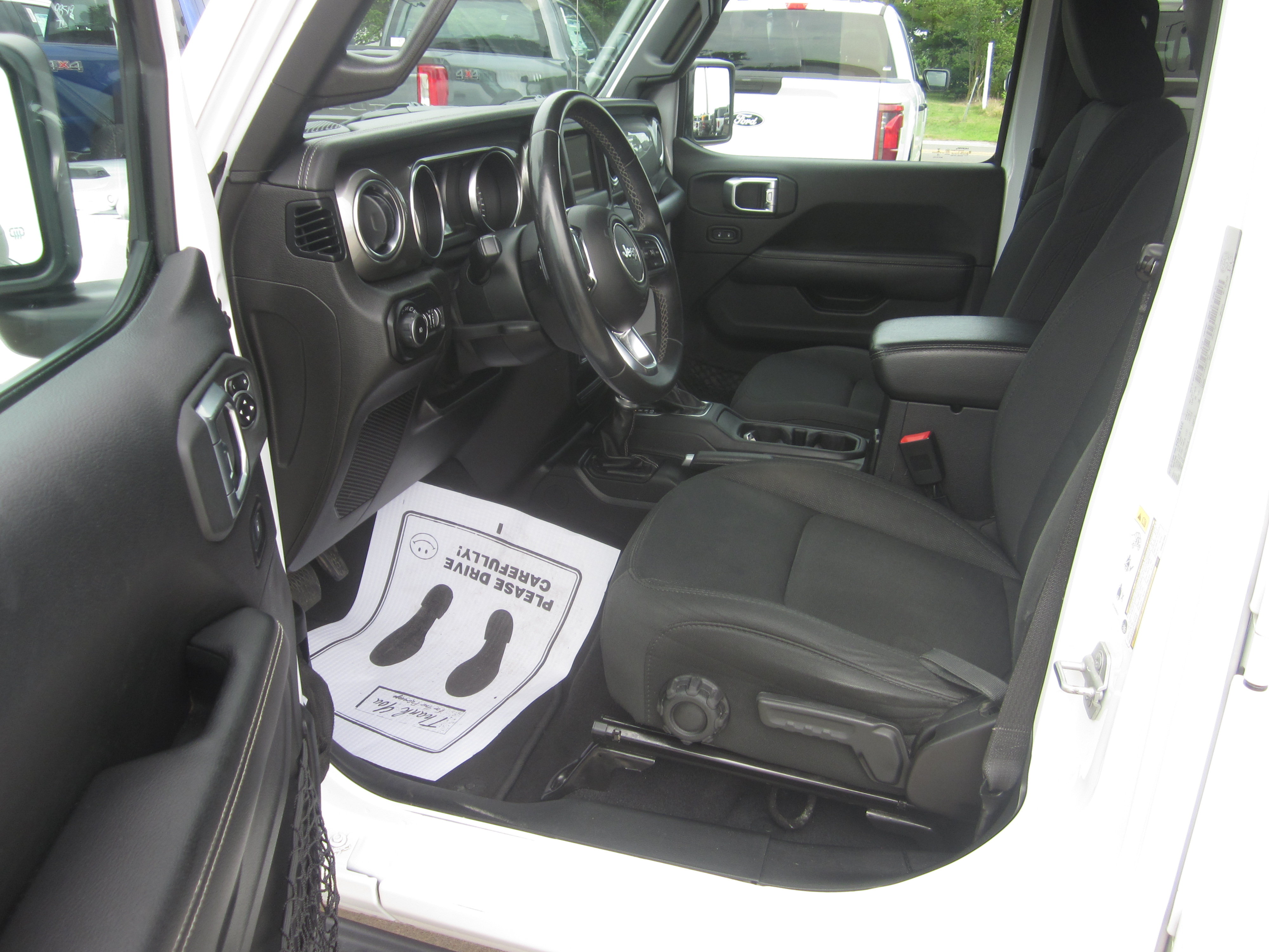 Used 2019 Jeep Wrangler Unlimited Sahara AWD/4WD image 9
