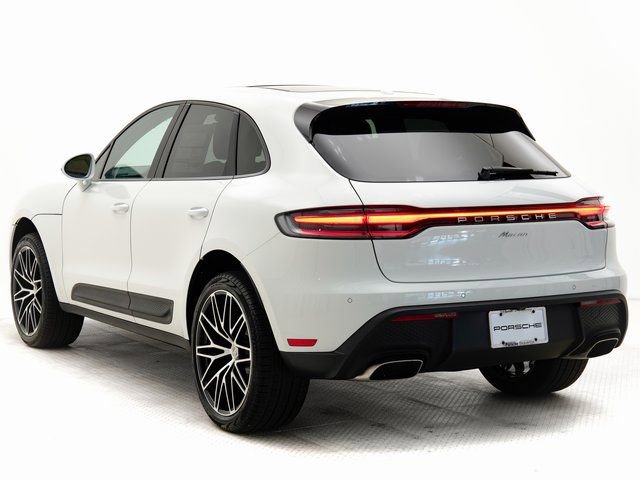 Certified 2025 Porsche Macan image 3