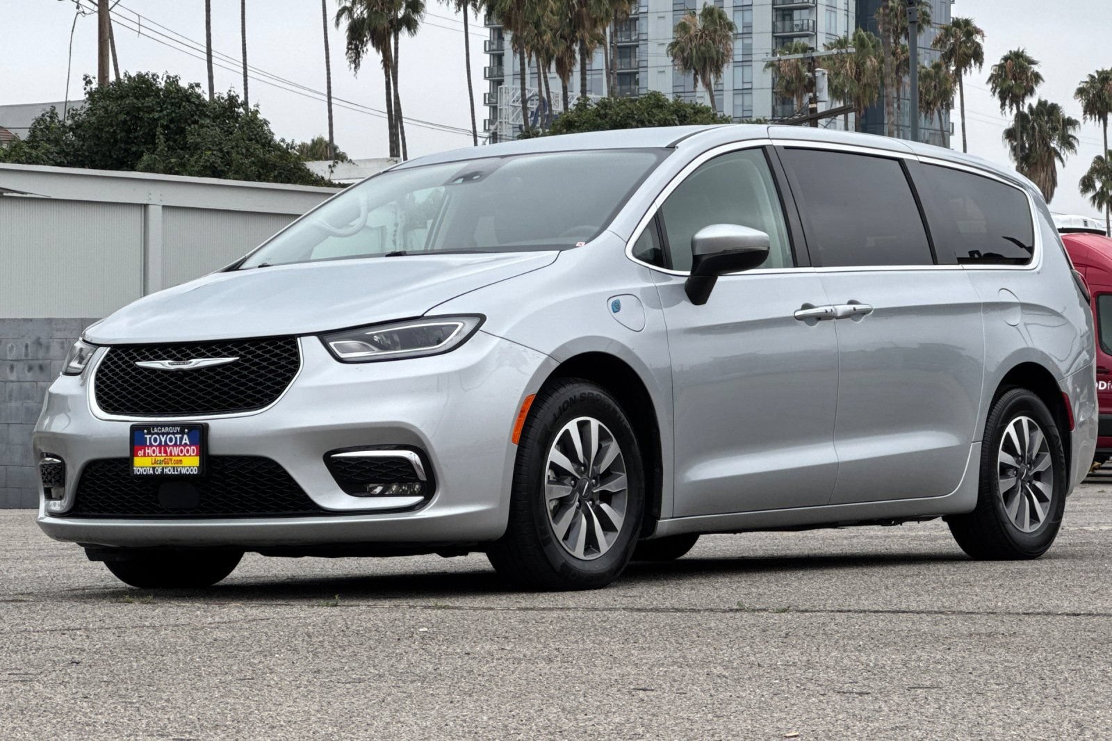 Used 2023 Chrysler Pacifica Touring-L FWD image 8