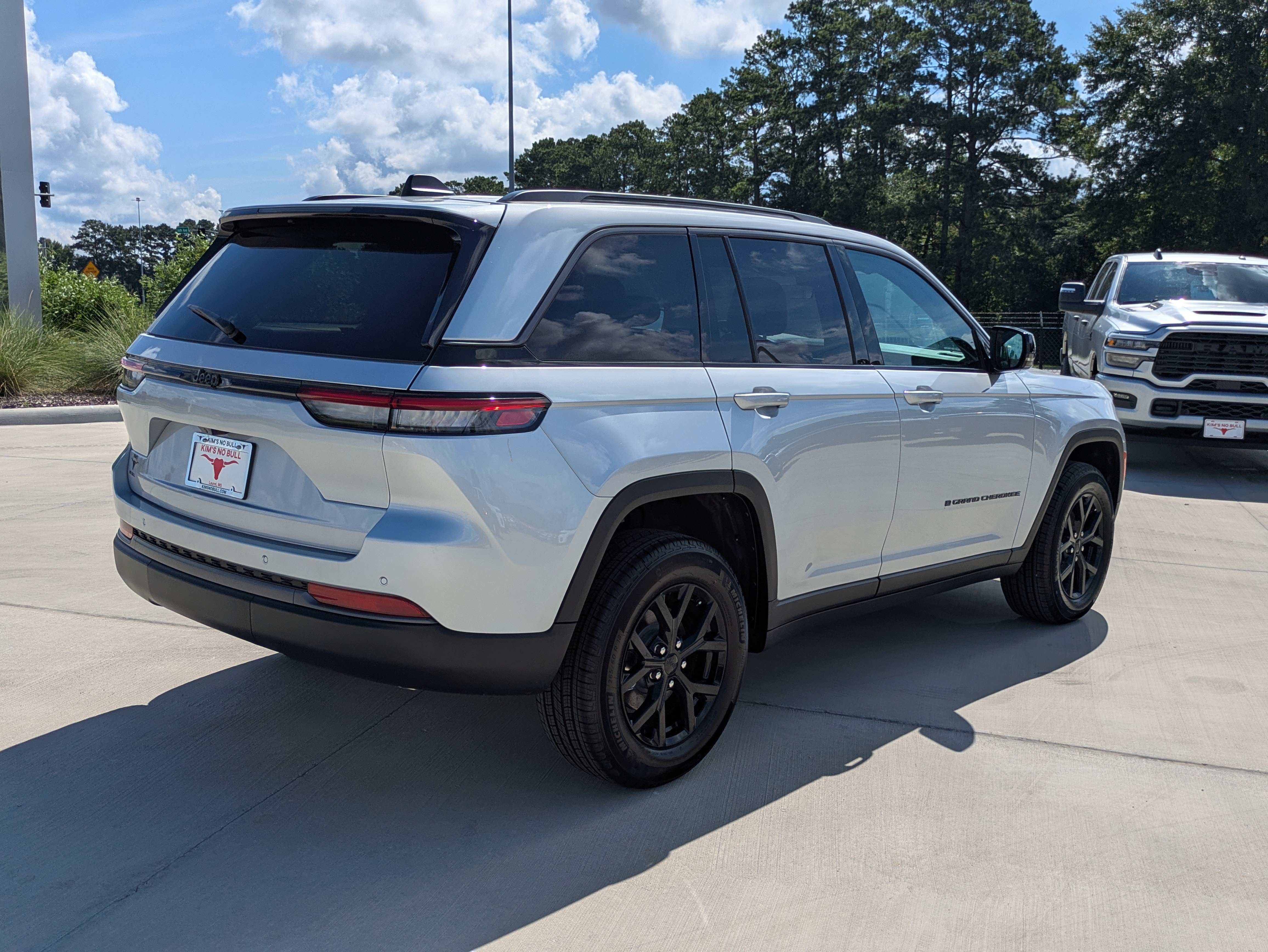 New 2026 Jeep Grand Cherokee Altitude RWD image 5