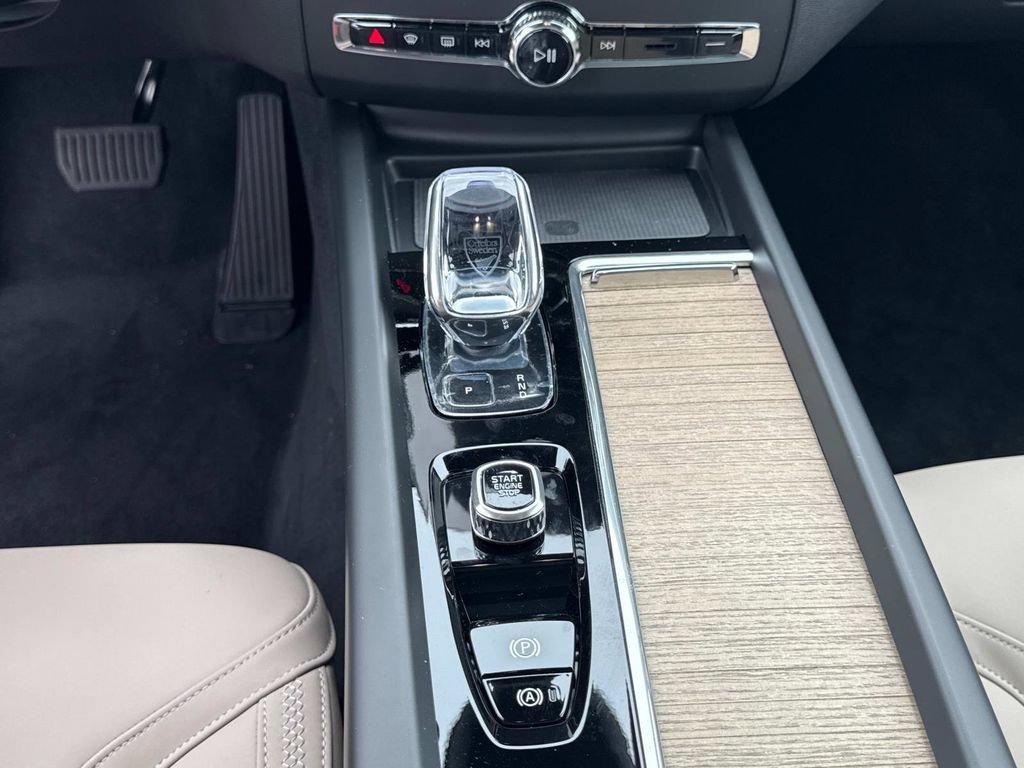 Certified 2026 Volvo XC60 B5 Plus w/ Protection Package Premier AWD/4WD image 24