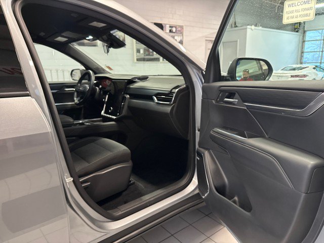 Used 2025 GMC Acadia Elevation FWD image 28