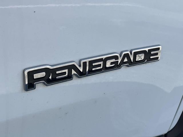 Used 2017 Jeep Renegade Latitude w/ Cold Weather Group AWD/4WD image 8