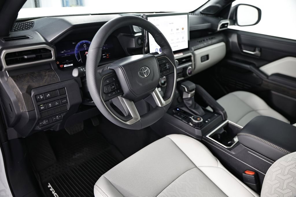 Used 2025 Toyota Tacoma Limited AWD/4WD image 21