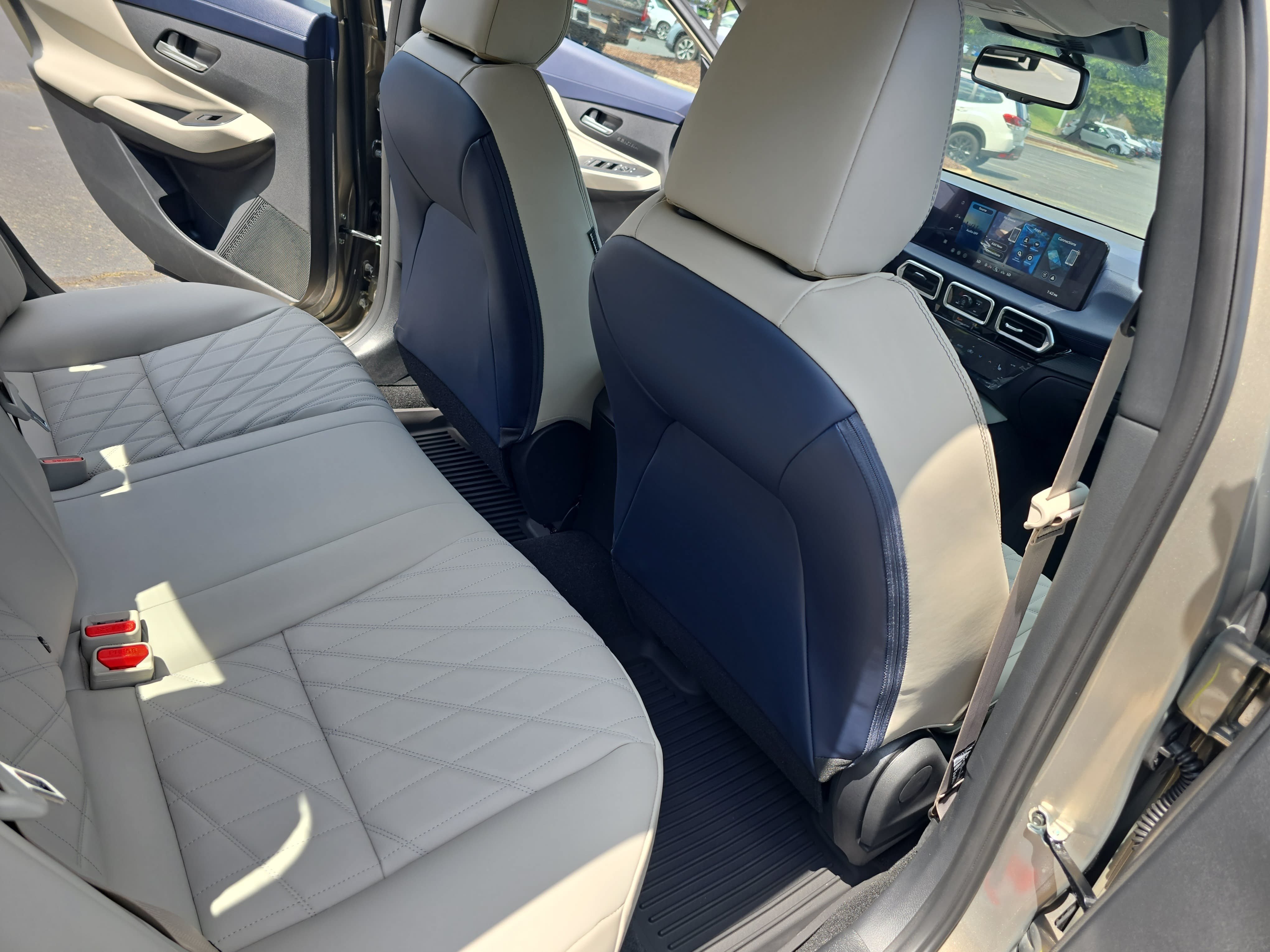 New 2027 Nissan Sentra SL w/ Floor Mat Package FWD image 11