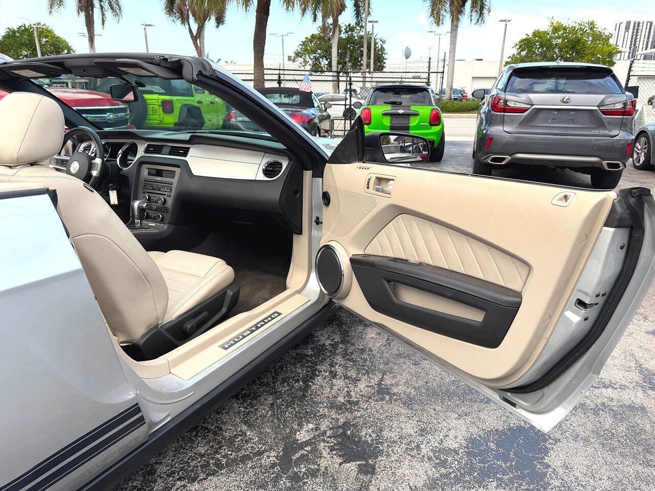 Used 2010 Ford Mustang Convertible RWD image 30