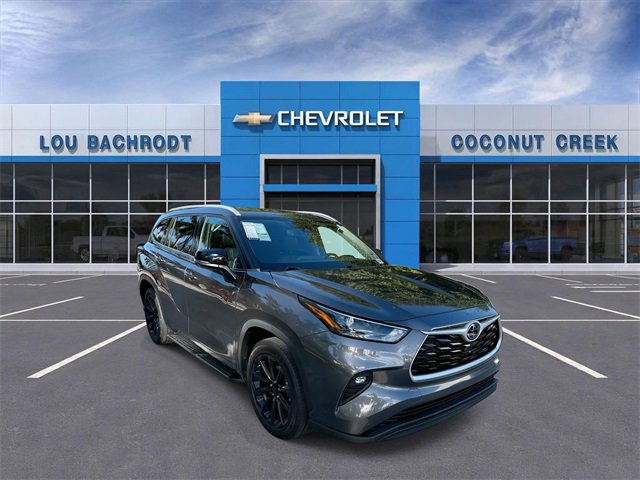 Used 2022 Toyota Highlander XLE image 2