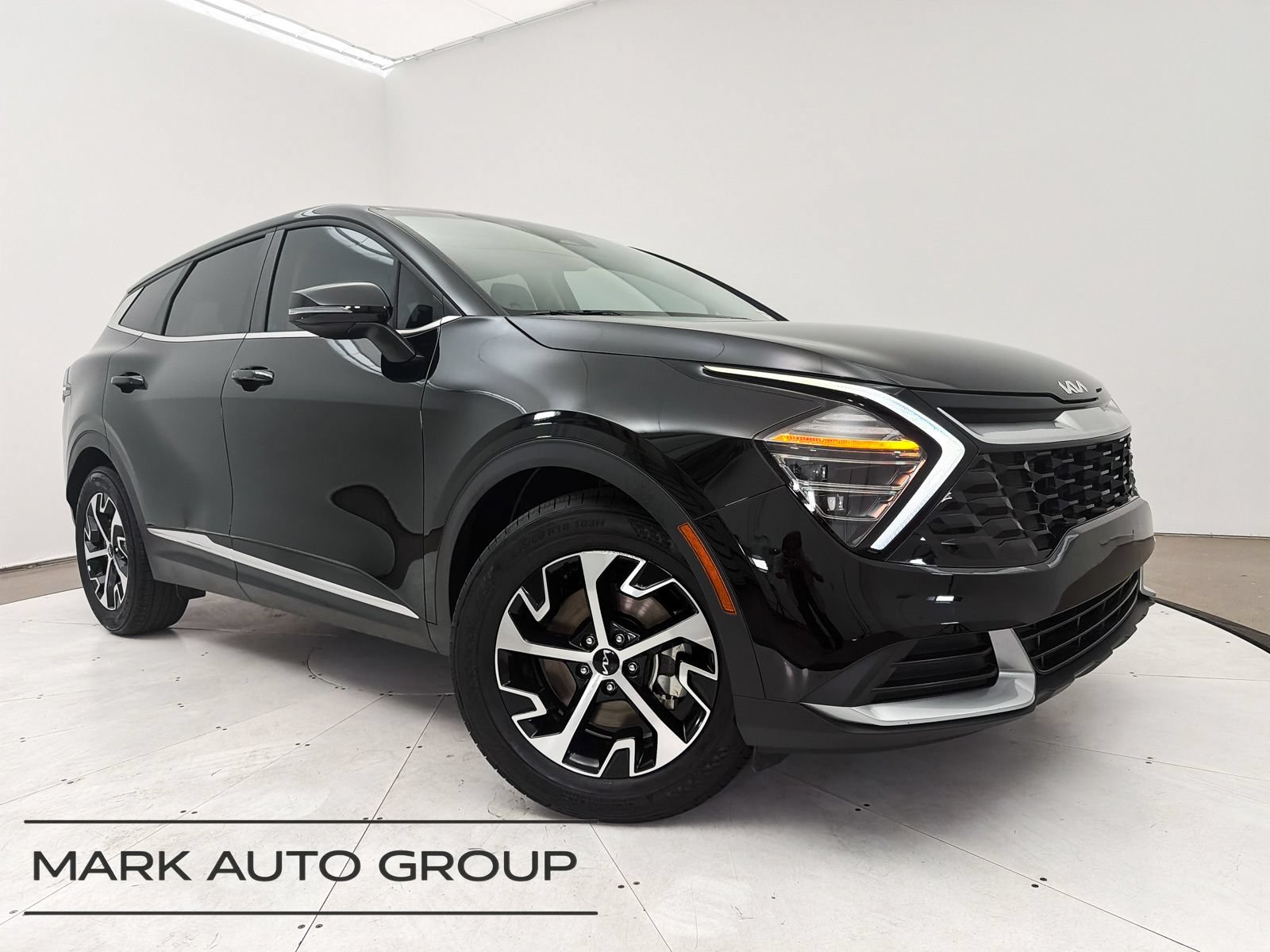 Certified 2025 Kia Sportage EX FWD image 1