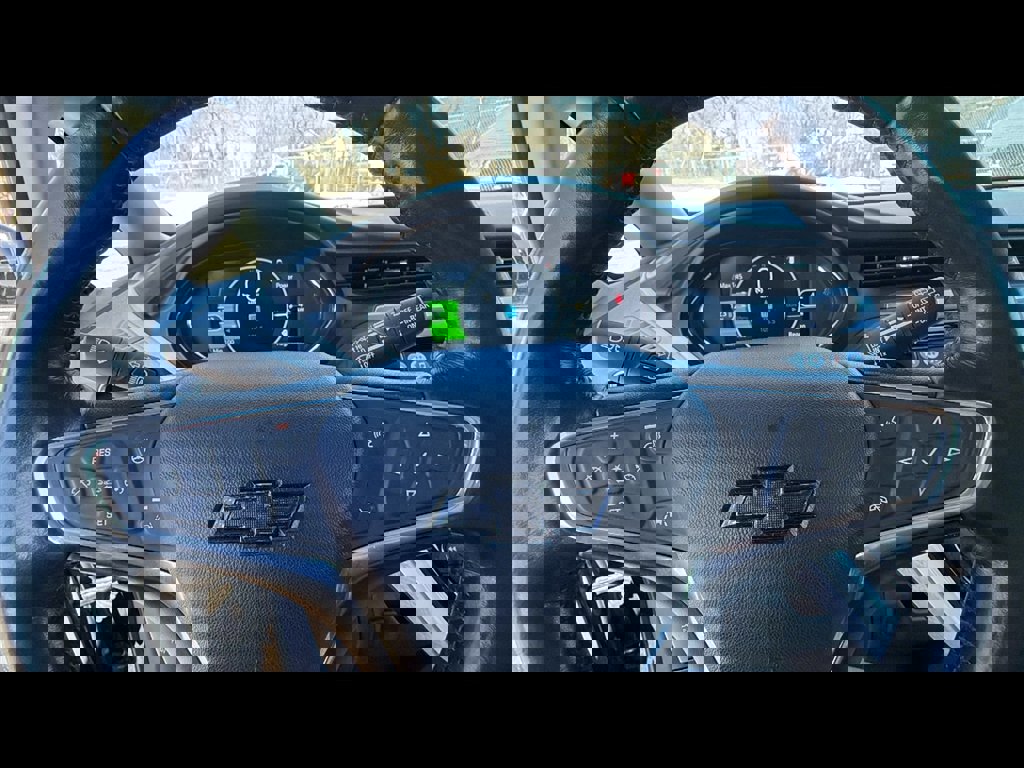 Used 2021 Chevrolet Bolt Premier w/ Infotainment Package image 12