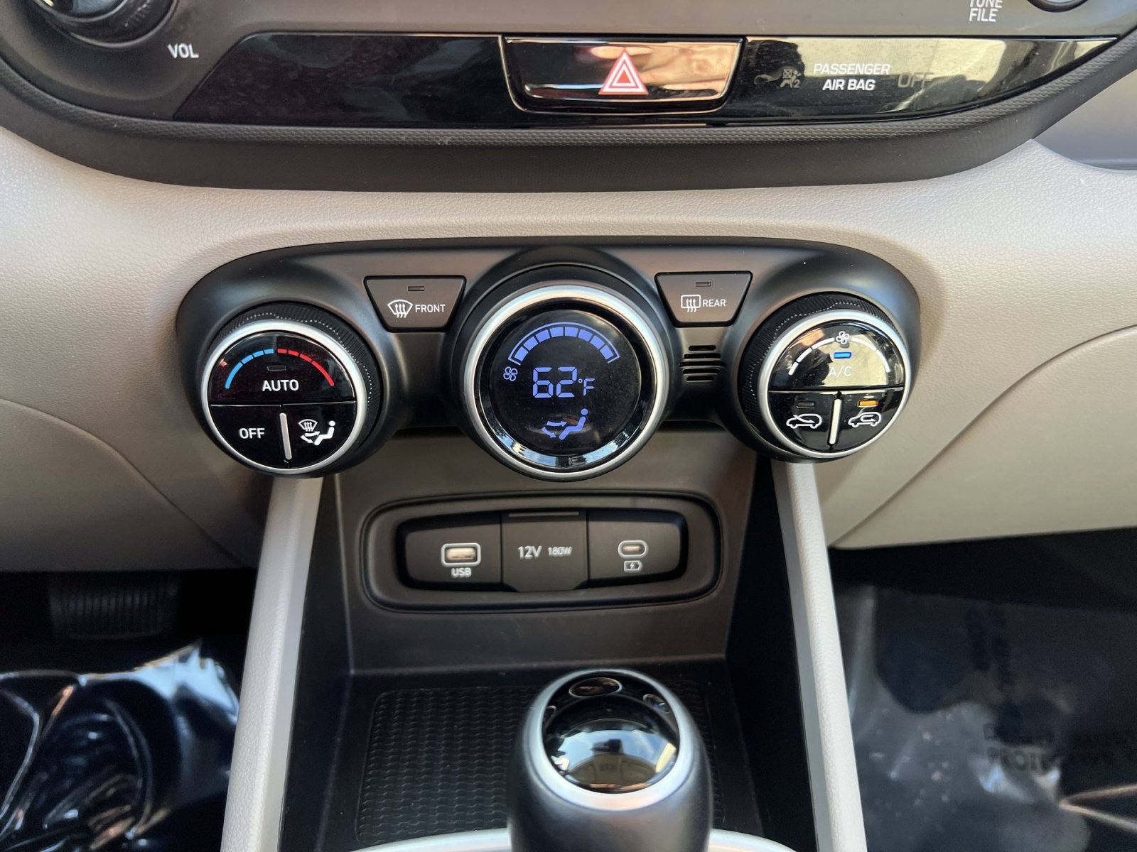 Used 2023 Hyundai Venue SEL w/ Cargo Package FWD image 19