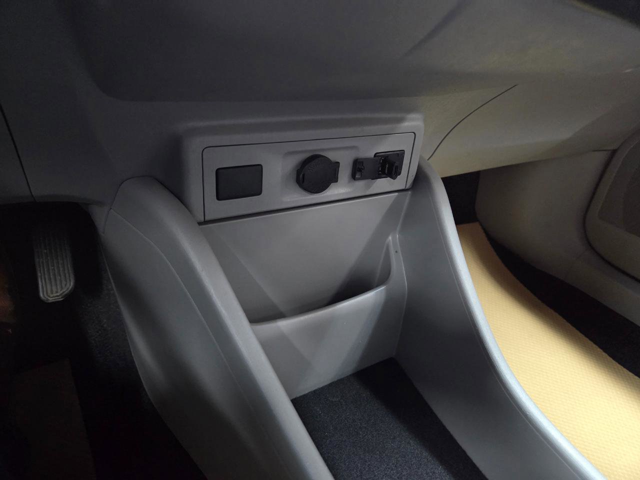 Used 2017 Toyota Prius V Three image 36