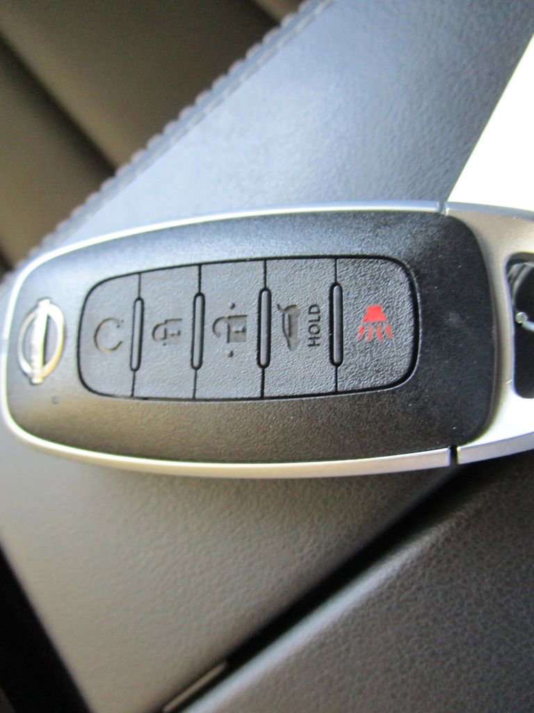 Used 2025 Nissan Rogue SL AWD/4WD image 43