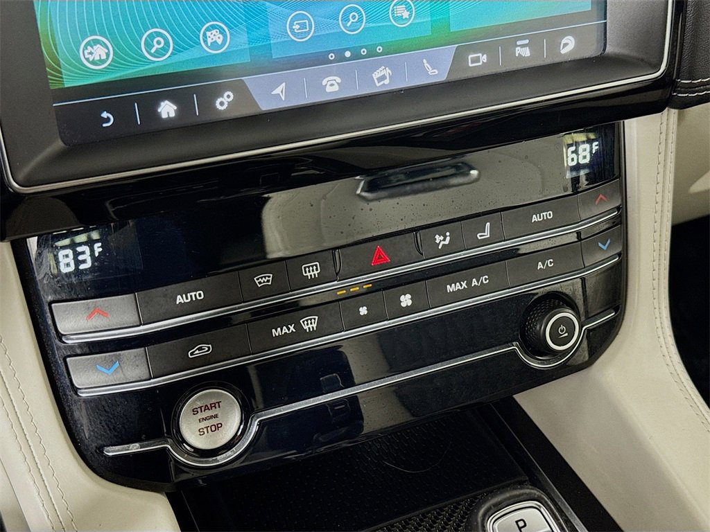 Used 2019 Jaguar F-PACE SVR image 16