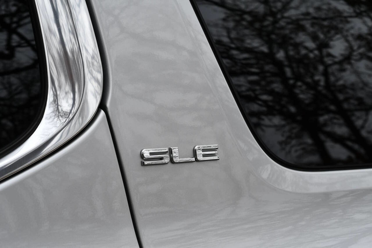 Used 2019 GMC Acadia SLE image 8