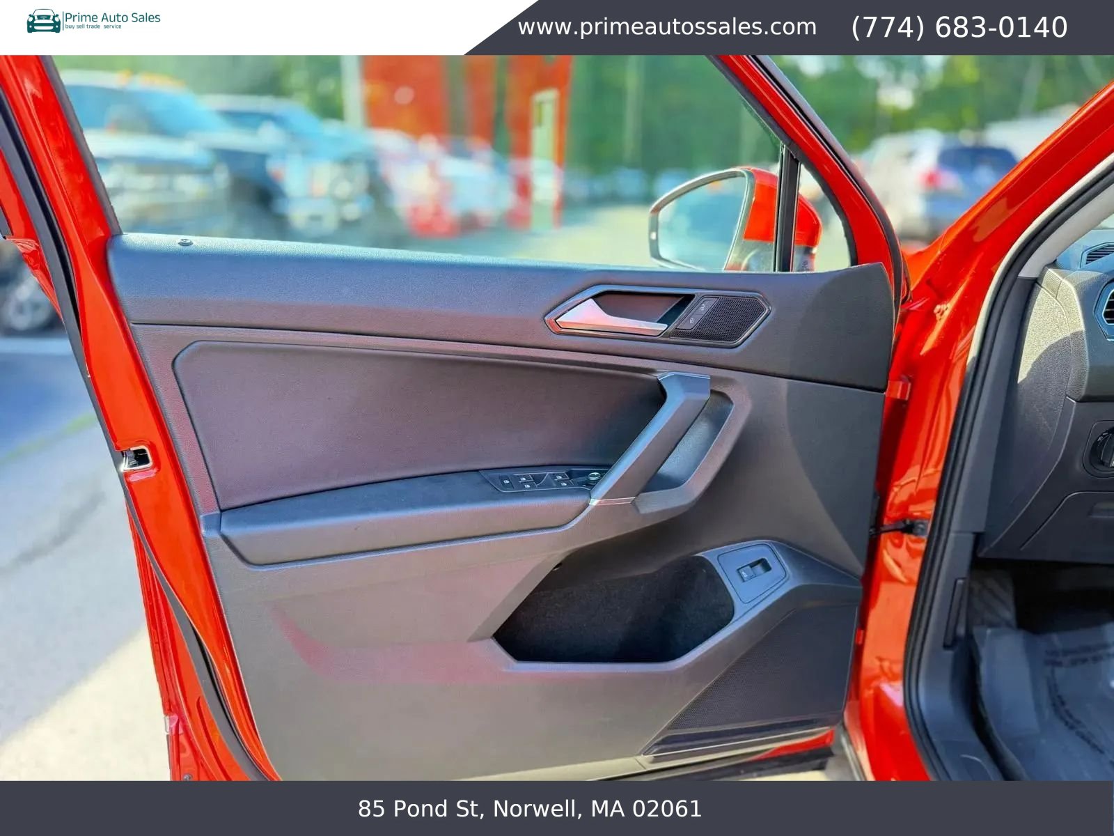 Used 2018 Volkswagen Tiguan SEL AWD/4WD image 24