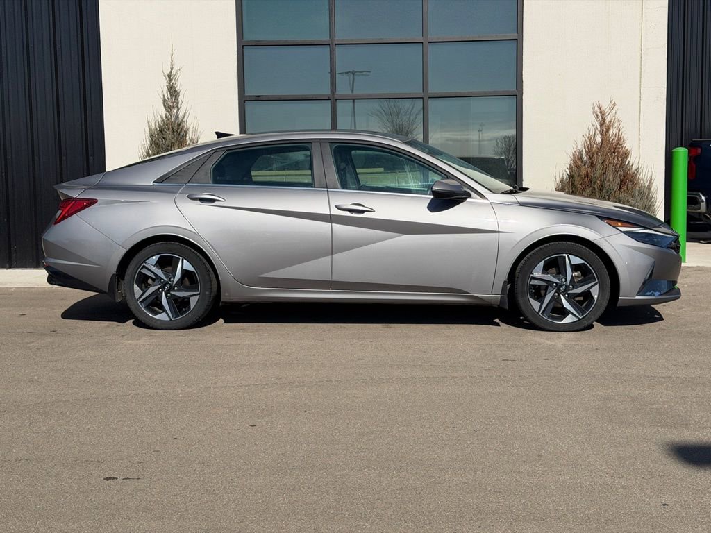 Used 2023 Hyundai Elantra Limited image 5