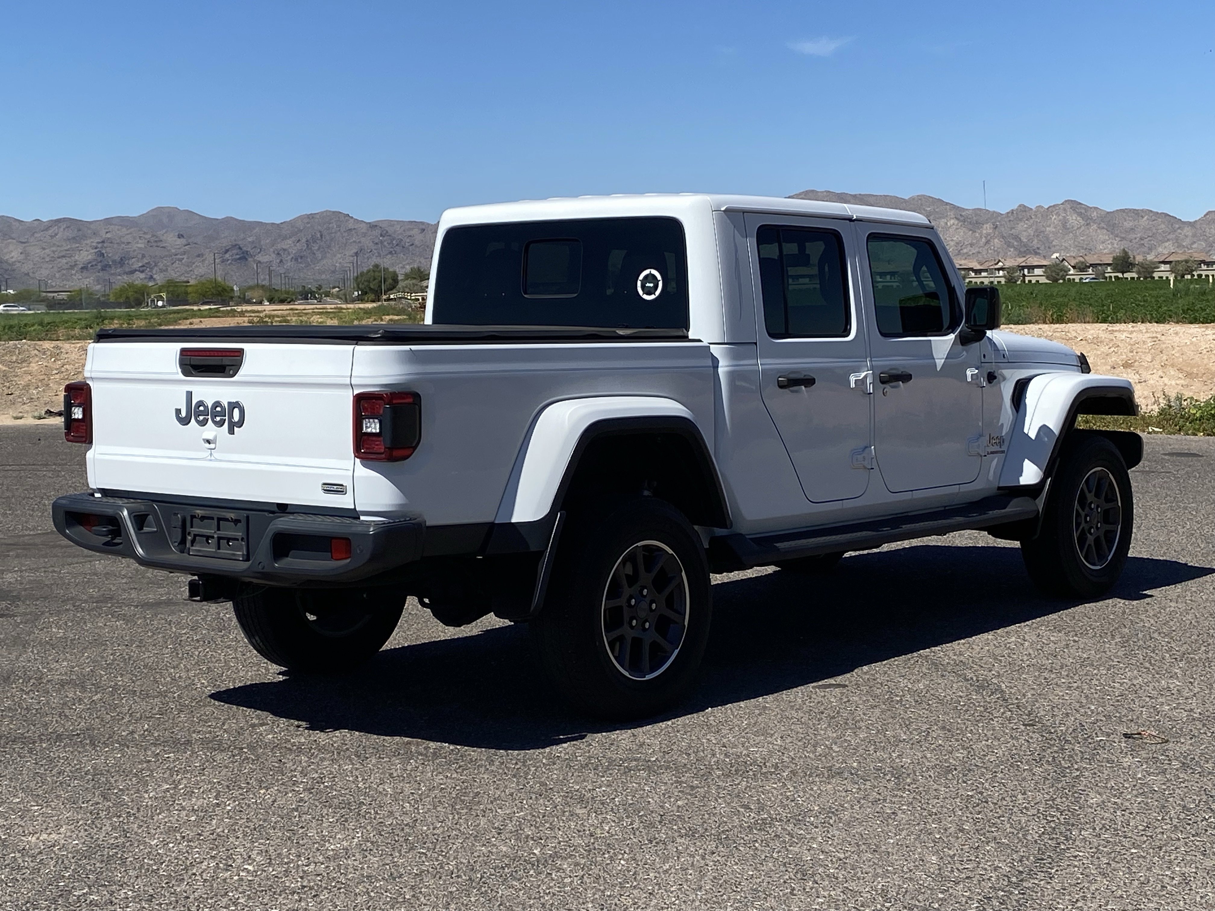 Used 2020 Jeep Gladiator Overland video 3