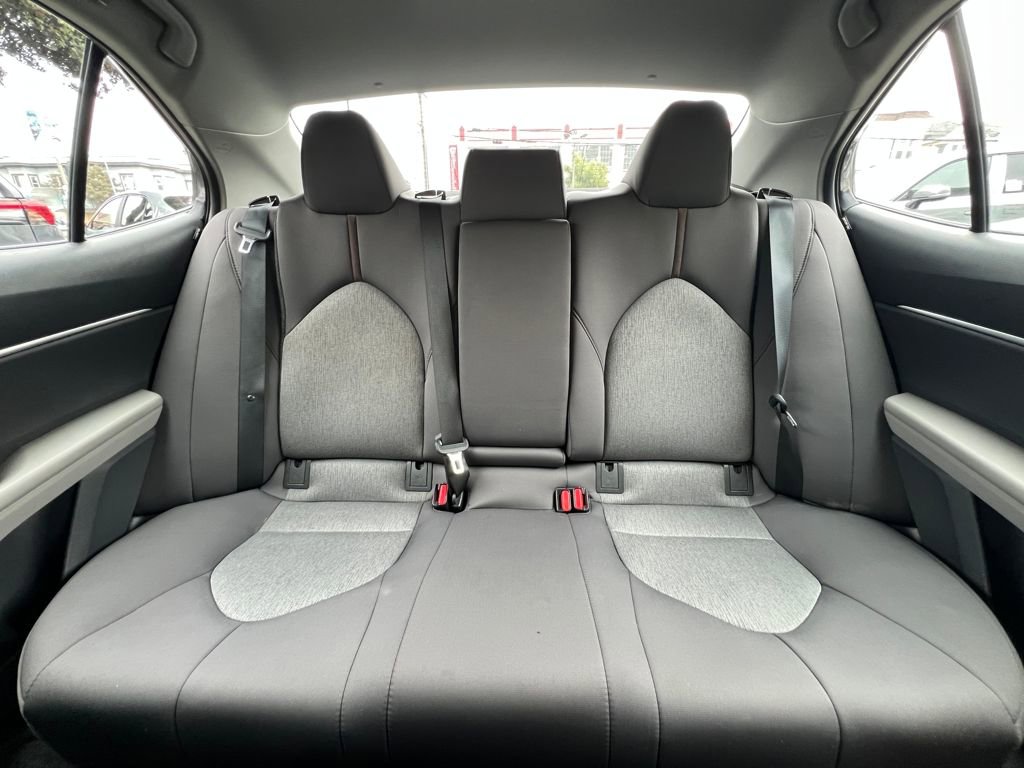 Used 2020 Toyota Camry LE image 15