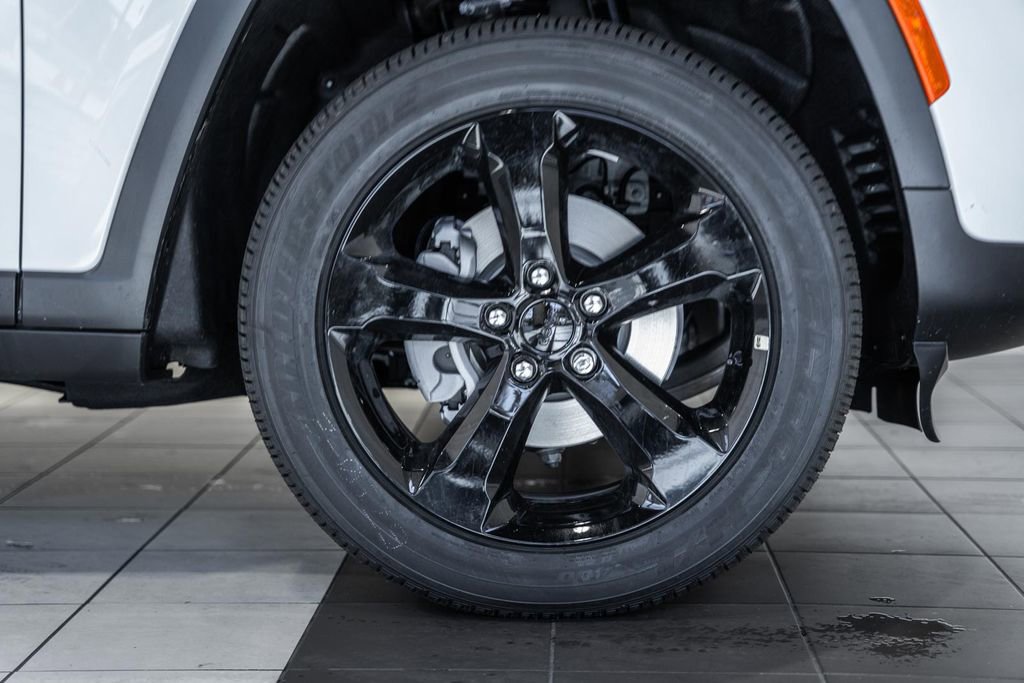 New 2025 Jeep Grand Cherokee Altitude image 16