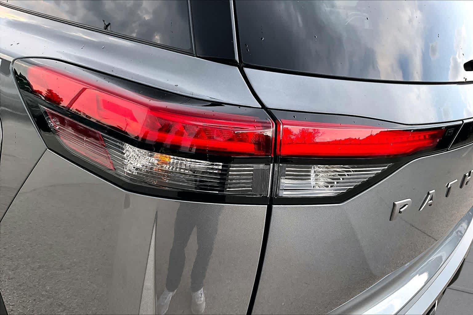 New 2026 Nissan Pathfinder SL FWD image 14