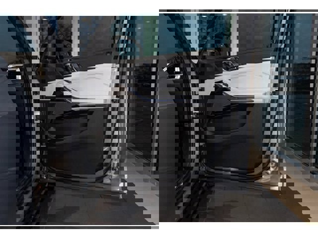 New 2026 BMW X5 xDrive50e w/ Climate Comfort Package image 61