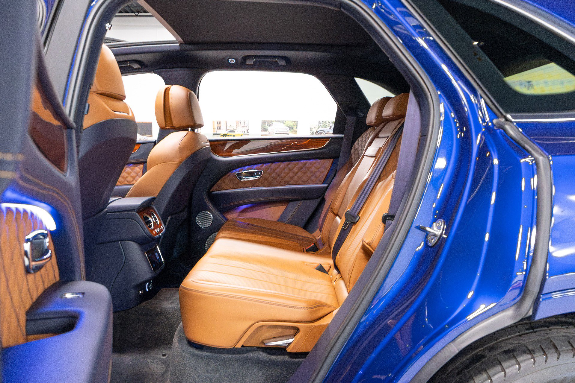 Used 2021 Bentley Bentayga w/ First Edition Specification image 14