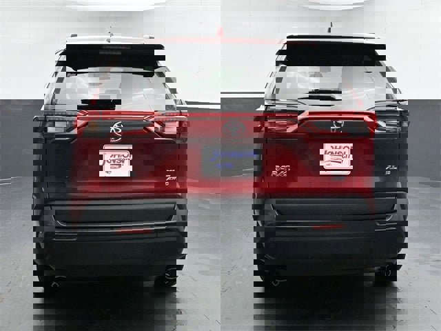 Used 2021 Toyota RAV4 XLE w/ Convenience Package image 13