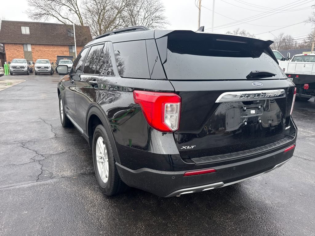 Used 2023 Ford Explorer XLT w/ Equipment Group 202A AWD/4WD image 11
