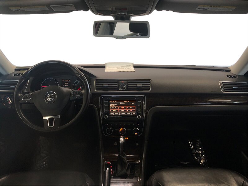 Used 2015 Volkswagen Passat TDI SEL Premium FWD image 21